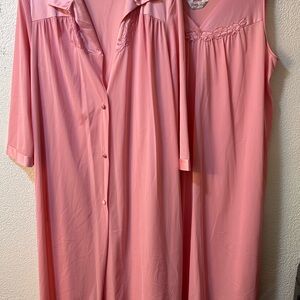 Vintage Vanity Fair 2 piece night gown set M Gown and Robe Pink Pockets Silky